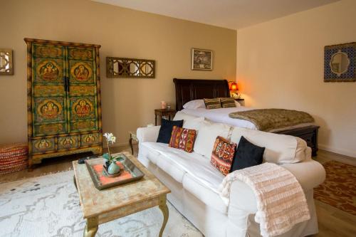 Sedona House | Sedona Wellness Casita with Hot Tub, Outdoor Sauna & Private Courtyard