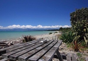 Absolute Beachfront Ruby Bay - Spectacular Views, step straight on to the beach in Mapua (Ruby Bay)