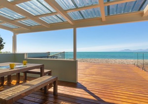 Beachfront Ruby Bay - Mapua Beach House in Ruby Bay