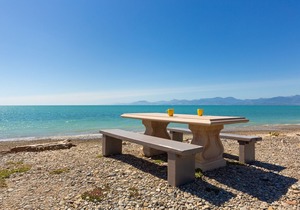 Beachfront Ruby Bay - Mapua Beach House in Ruby Bay