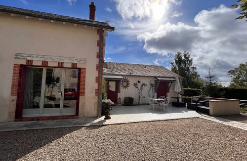 Bouges-le-Chateau Cottage | Charming House Near Château de Bouges, Private Terrace & Garden, Fireplace, Free Linens & Cleaning