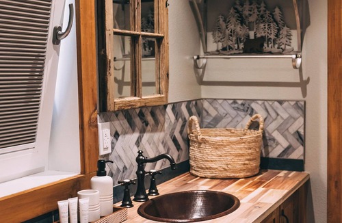Clearwater Other | Comfortable rustic cabin right next to Wells Gray Park