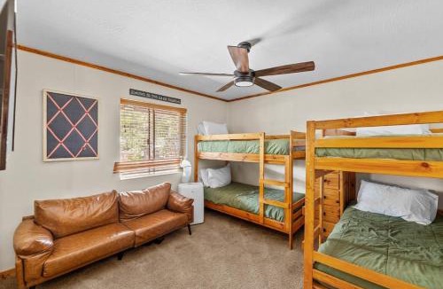 Munds Park House | Cozy Munds Park Cabin with Private Hot Tub