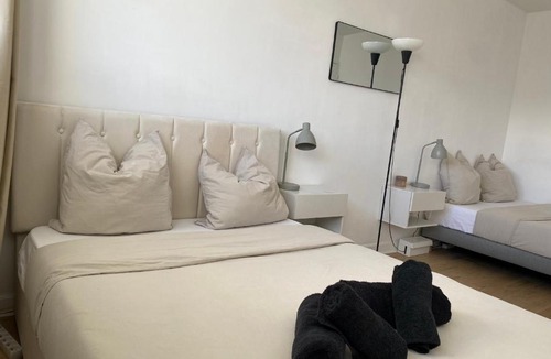 Saint-Lambert Apartment | Eiffel Tower View & Pool