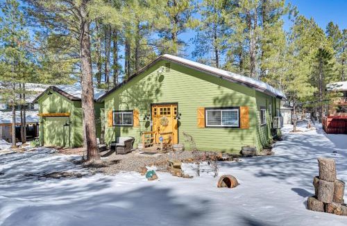 Munds Park House | Grill and Patio Charming Cabin in Munds Park