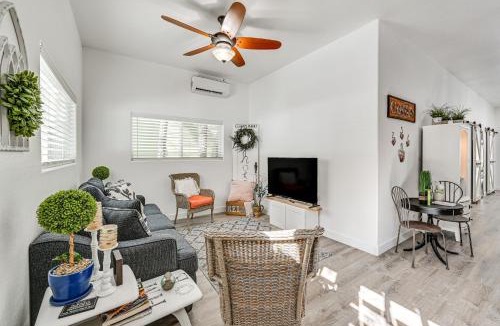 Munds Park House | Grill and Patio Charming Cabin in Munds Park