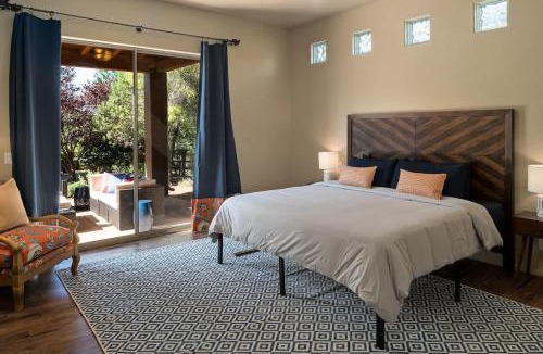 Sedona House | Luxe Design and Amazing Views with Hot Tub for Family