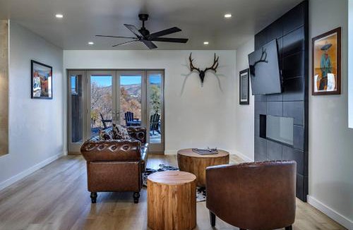Cornville House | Pitchner Place Hot Tub Under the Stars Creek Tr