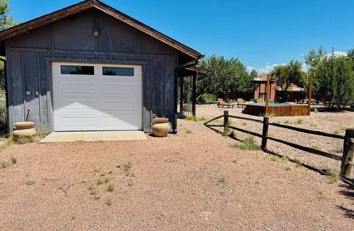 Lake Montezuma Cottage | Romeo's Roadhouse with Cowboy Pool