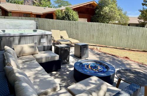 Sedona House | Sedona Chapel Escape with Private Hot Tub and Views