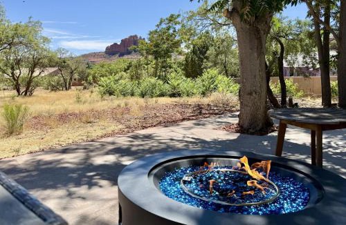Sedona House | Sedona Chapel Escape with Private Hot Tub and Views
