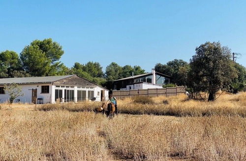Jouques Apartment | Studio Maya surrounded by nature and horses