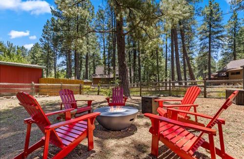 Munds Park Villa | Stylish Cozy Cabin Retreat in Munds Park