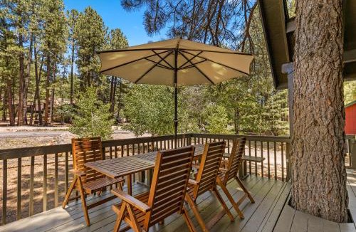 Munds Park Villa | Stylish Cozy Cabin Retreat in Munds Park