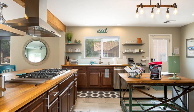 Beautiful Home in Old Town Cottonwood WALK to Wine Tasting Rooms & Restaurants!