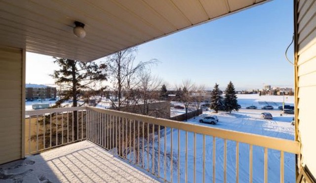 Crew Accommodations Sleeps 4 - AMAZING Value! K308