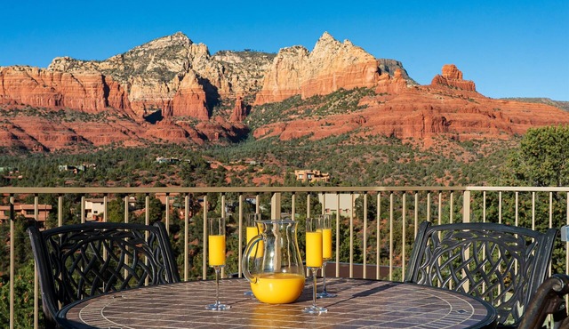 Epic views in Uptown with hot tub & 3 king beds