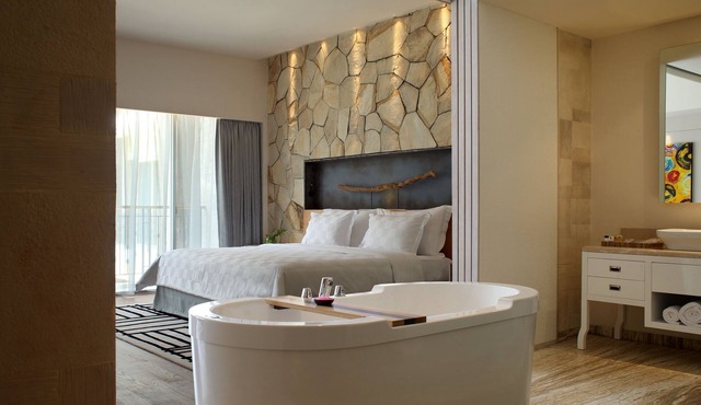 Spacious Modern Suite with Free Minibar Items (T Sand Suite30)
