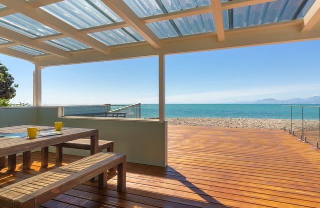 Beachfront Ruby Bay - Mapua Beach House in Ruby Bay