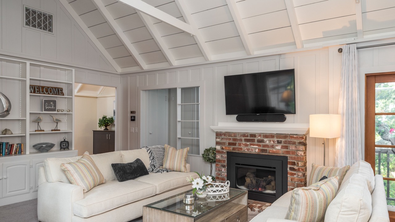Photo of Livingroom in Northwest Carmel
