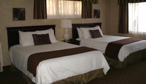 Deluxe Queen Room with Two Queen Beds